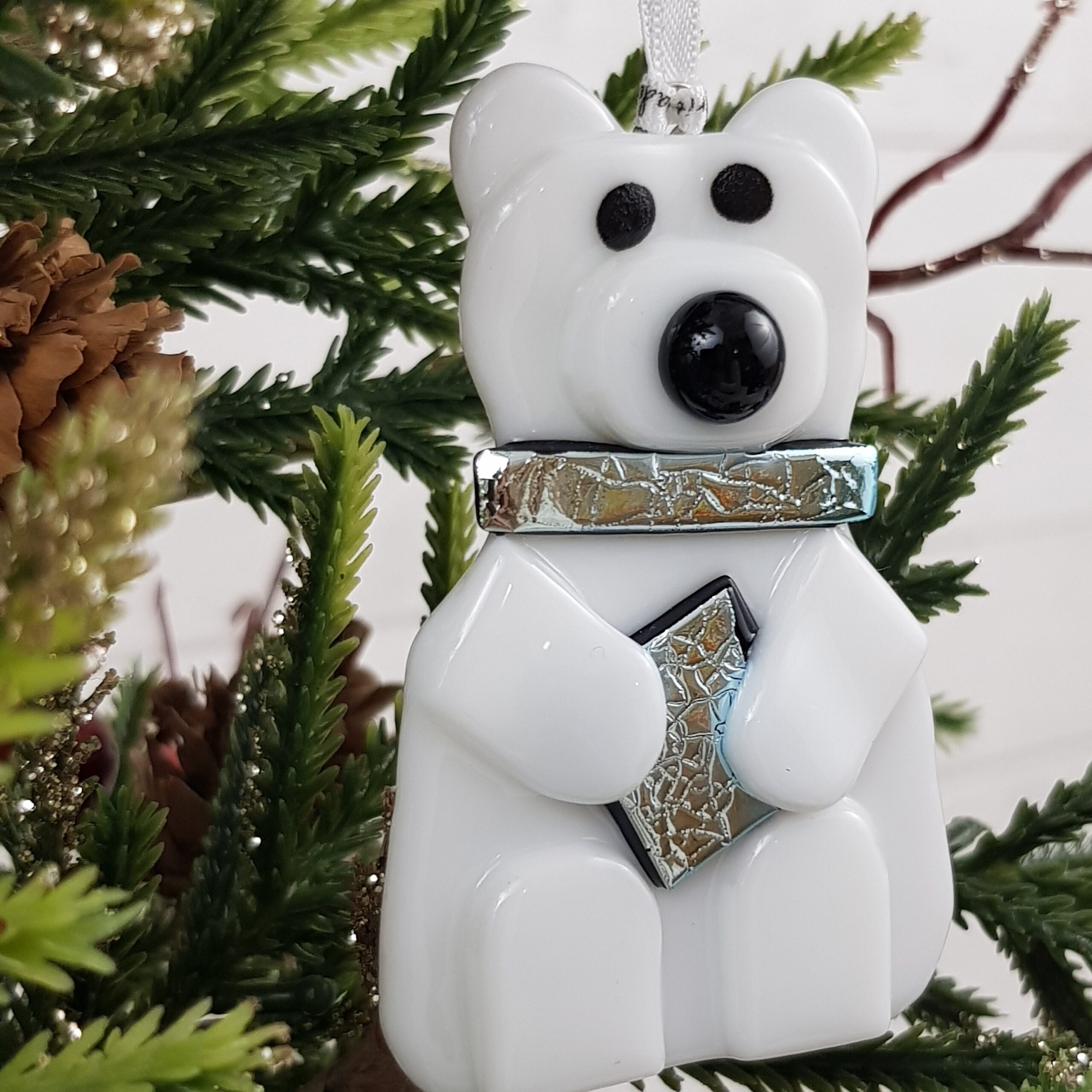 polar bear christmas tree decoration