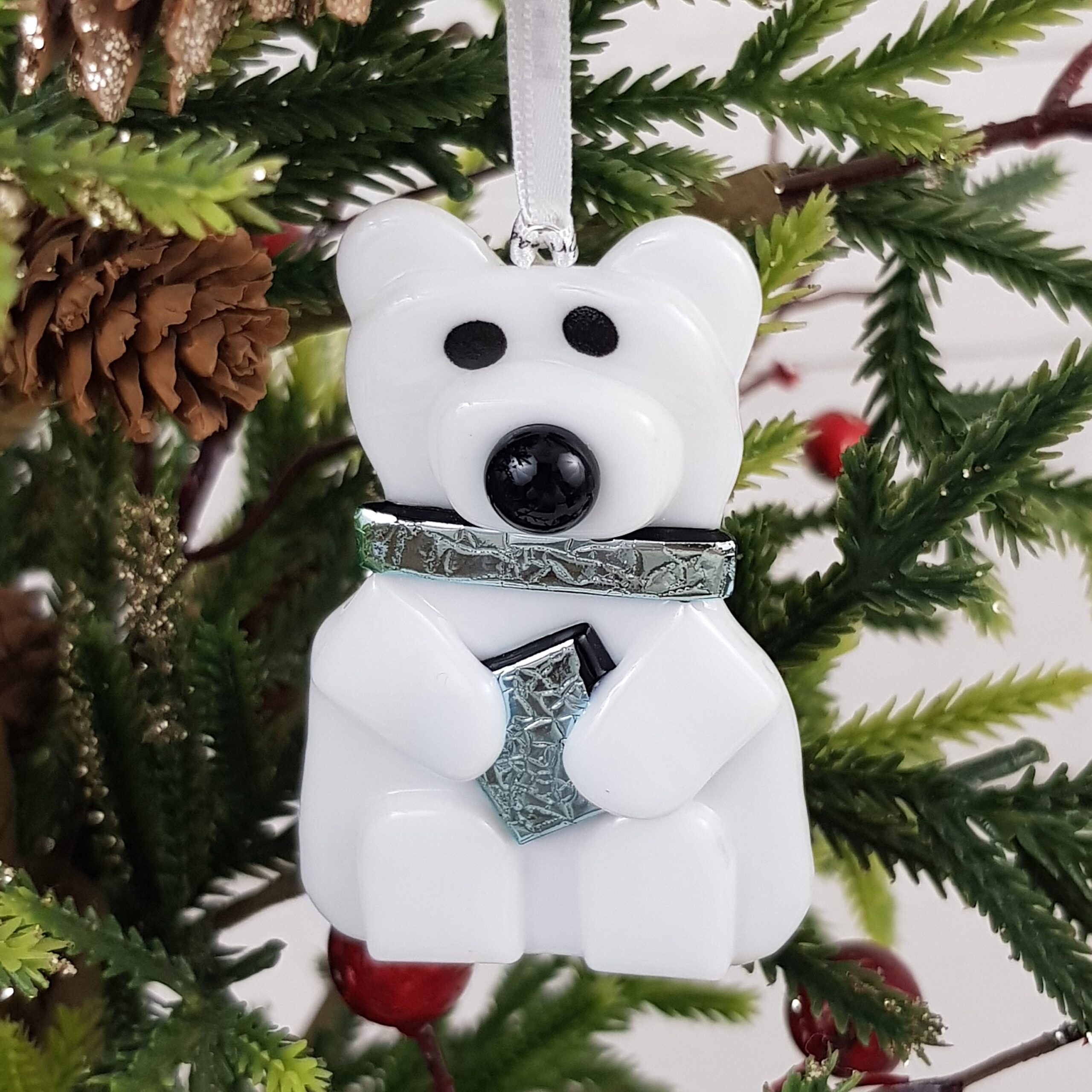 polar bear christmas tree decoration
